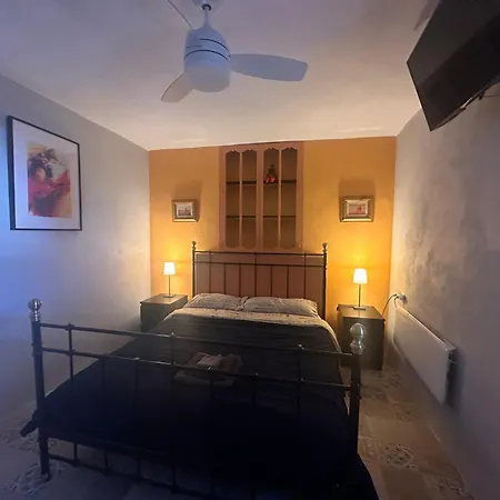 Lujos Bed & Breakfast Oria