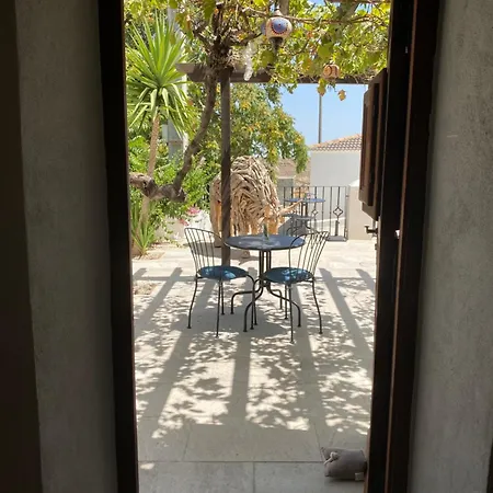 Lujos Bed & Breakfast