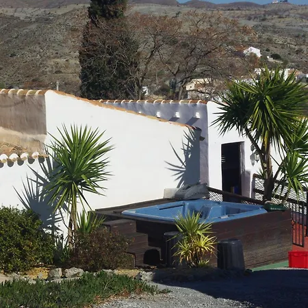 Lujos Bed & Breakfast *